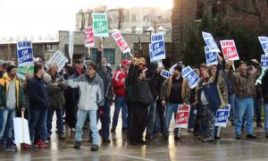 2015 labor strike against Kohler in Wisconsin | Photo by Asher Heimermann