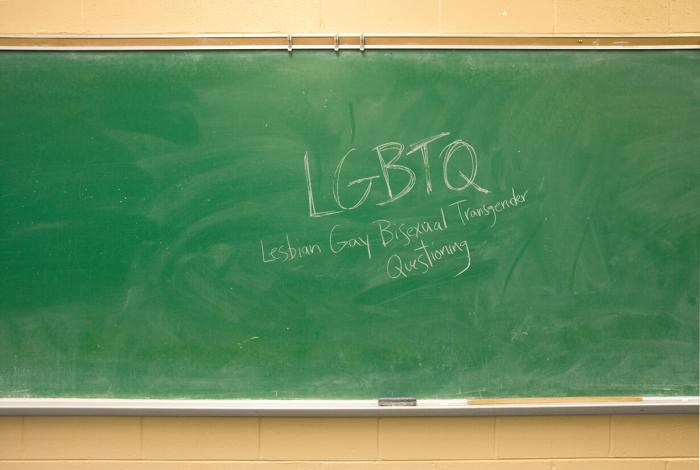 LGBTQ - Lesbisk Homofil Bifil Transgender og Avhør skrev på tavlen
